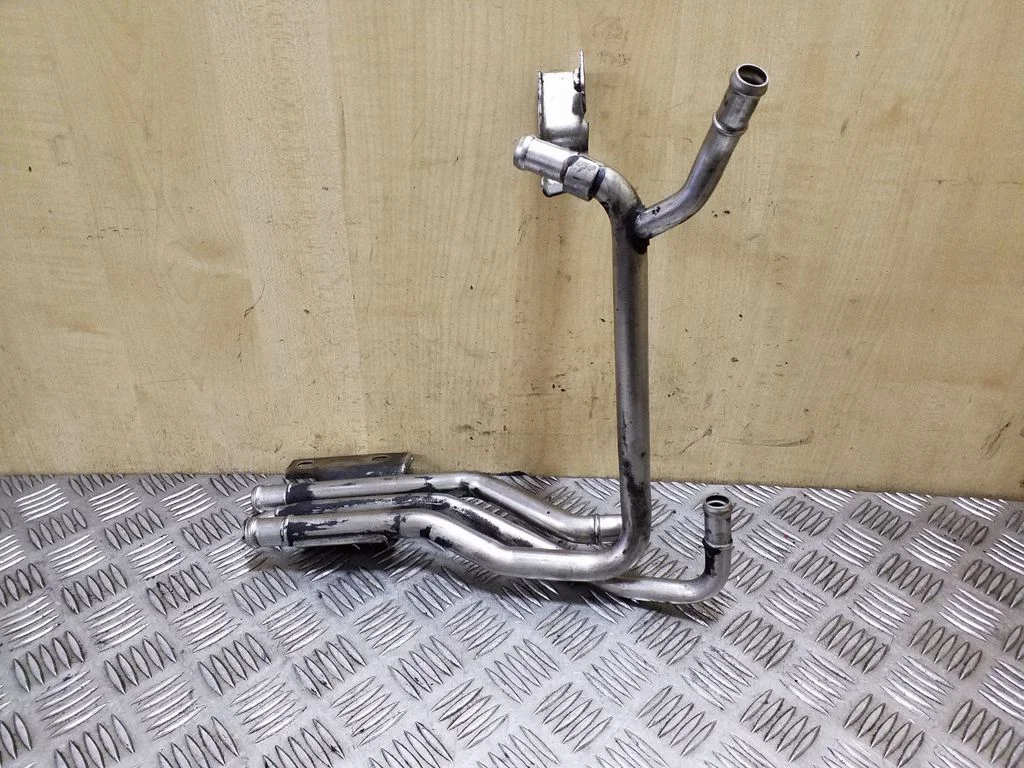 Engine coolant pipe/hose