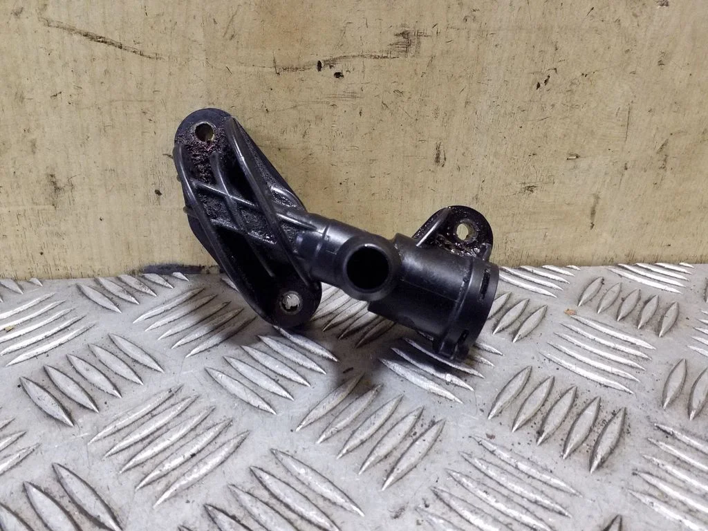 Engine coolant pipe/hose