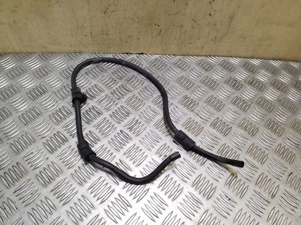 Engine coolant pipe/hose