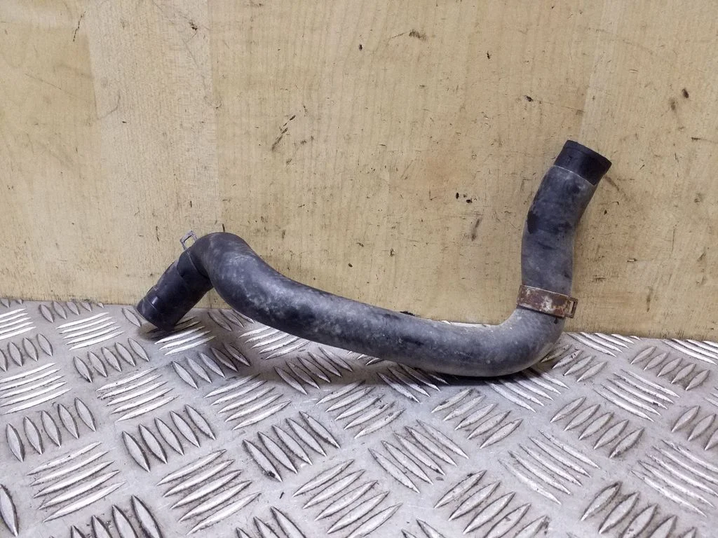 Engine coolant pipe/hose