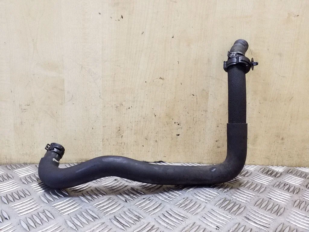Engine coolant pipe/hose