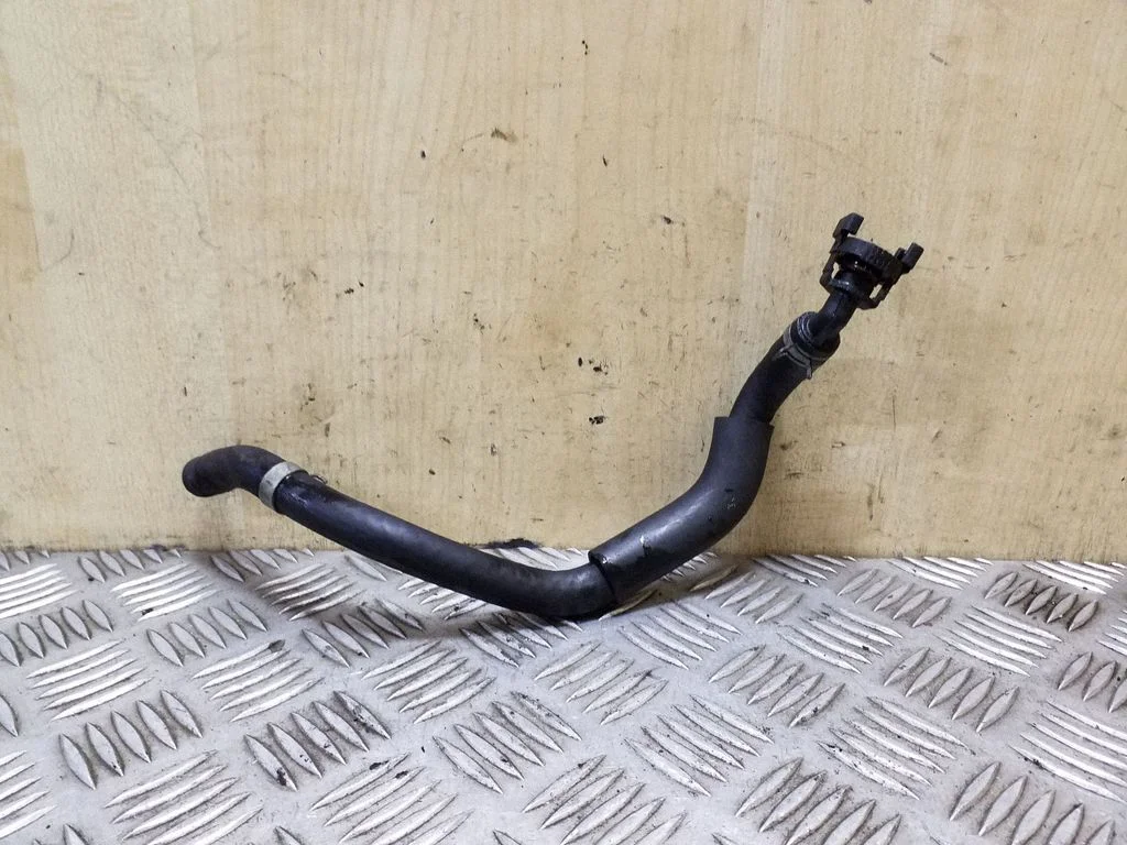 Engine coolant pipe/hose