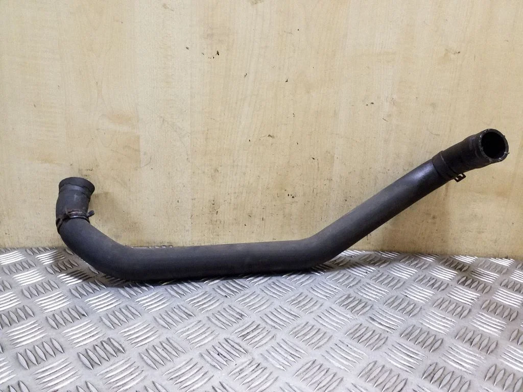 Engine coolant pipe/hose