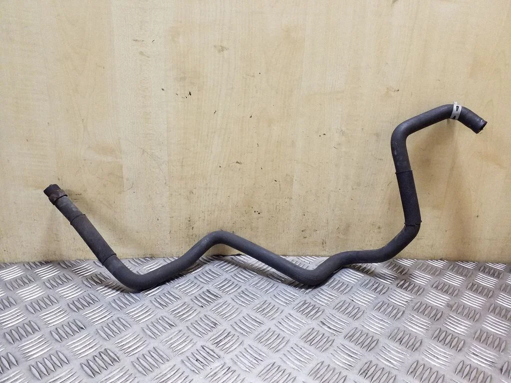 Engine coolant pipe/hose