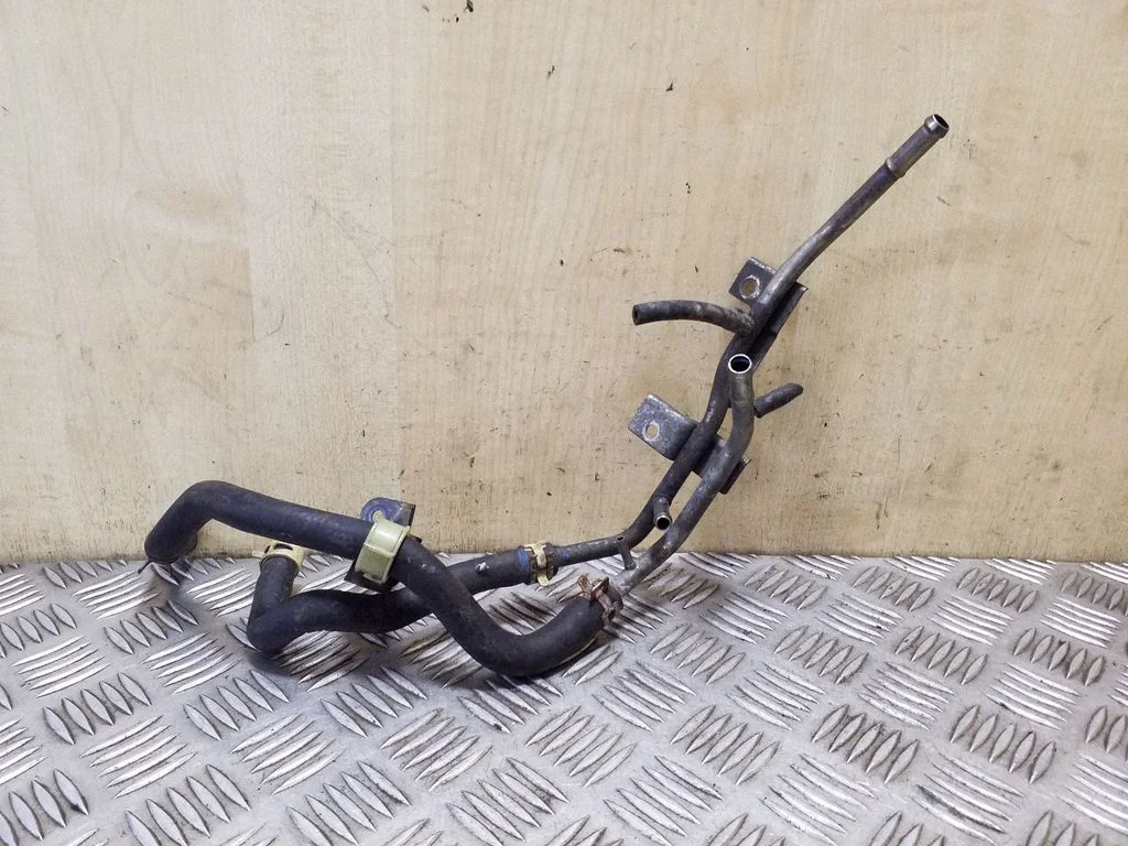 Engine coolant pipe/hose