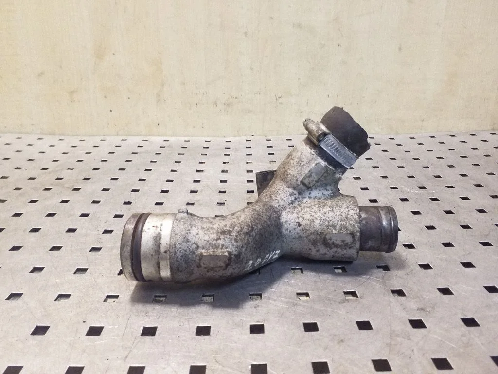 Engine coolant pipe/hose
