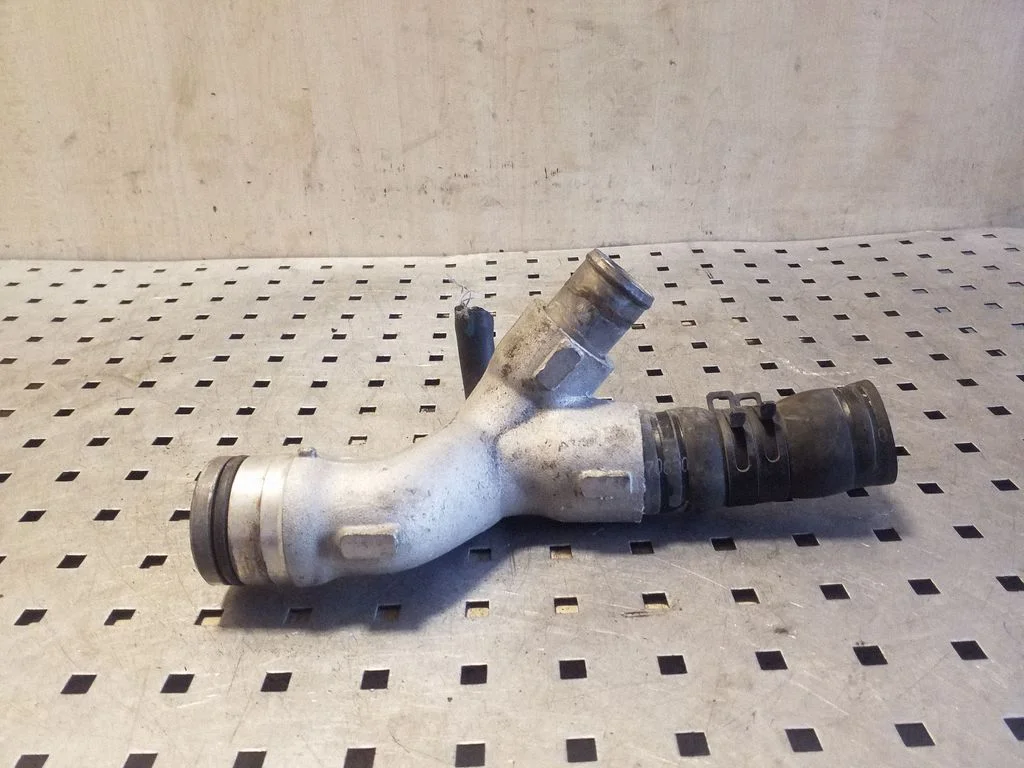 Engine coolant pipe/hose