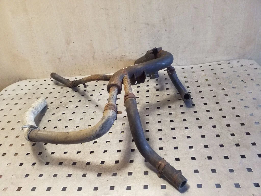Engine coolant pipe/hose