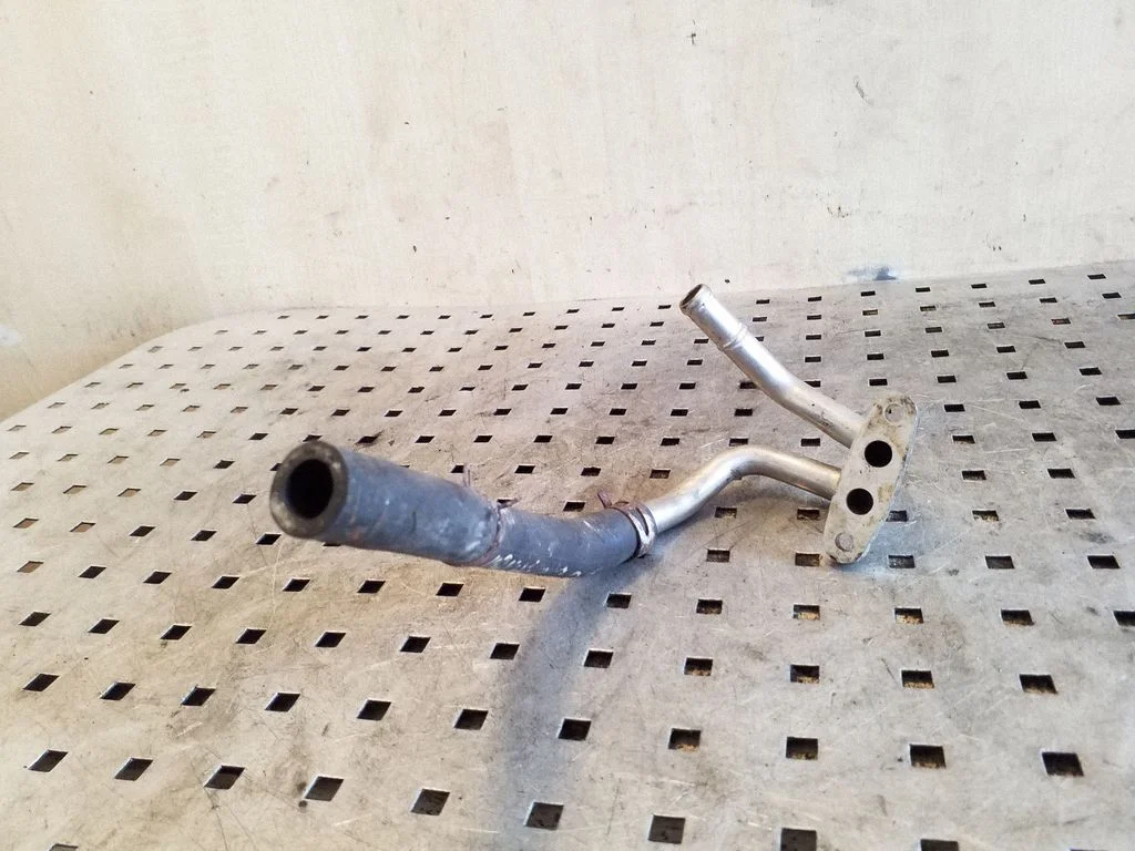 Engine coolant pipe/hose