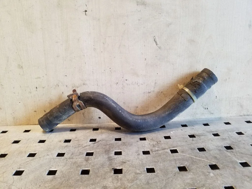 Engine coolant pipe/hose