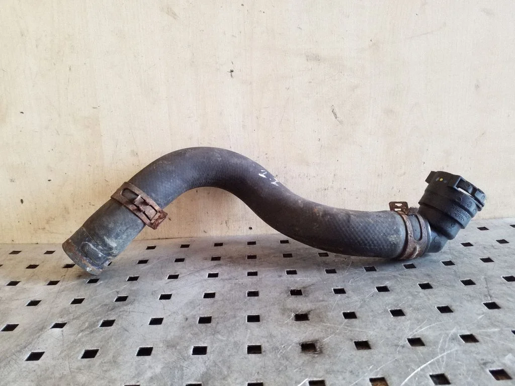 Engine coolant pipe/hose