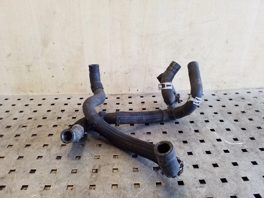 Engine coolant pipe/hose