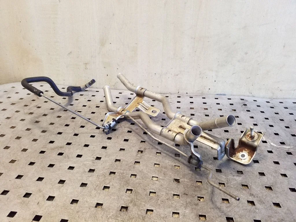 Engine coolant pipe/hose
