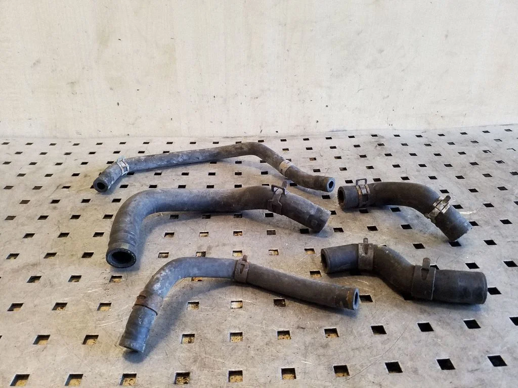 Engine coolant pipe/hose