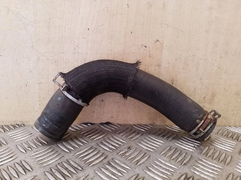 Engine coolant pipe/hose