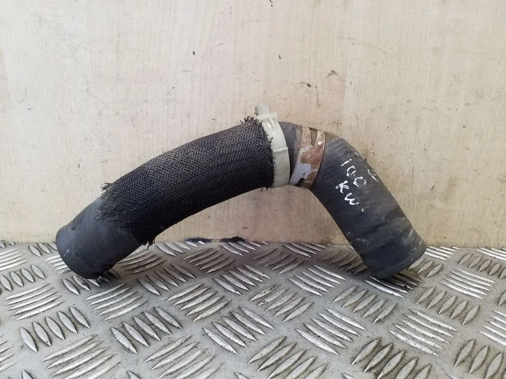 Engine coolant pipe/hose