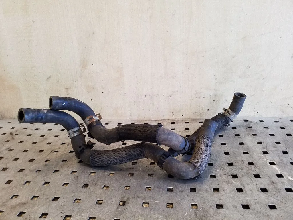 Engine coolant pipe/hose