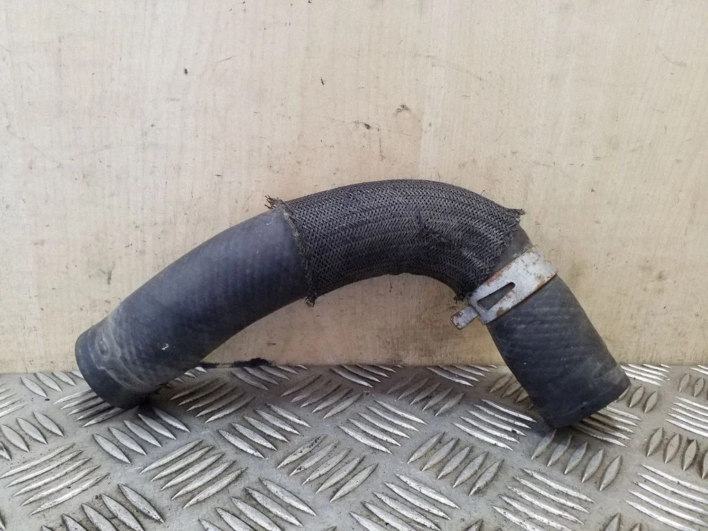 Engine coolant pipe/hose