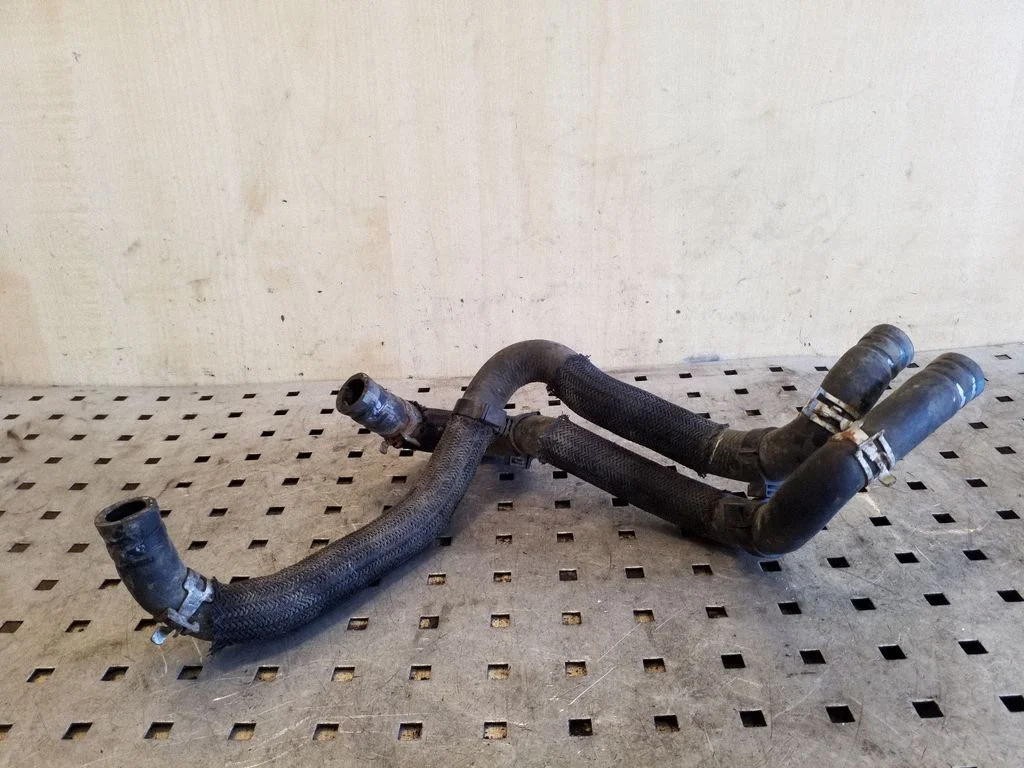 Engine coolant pipe/hose