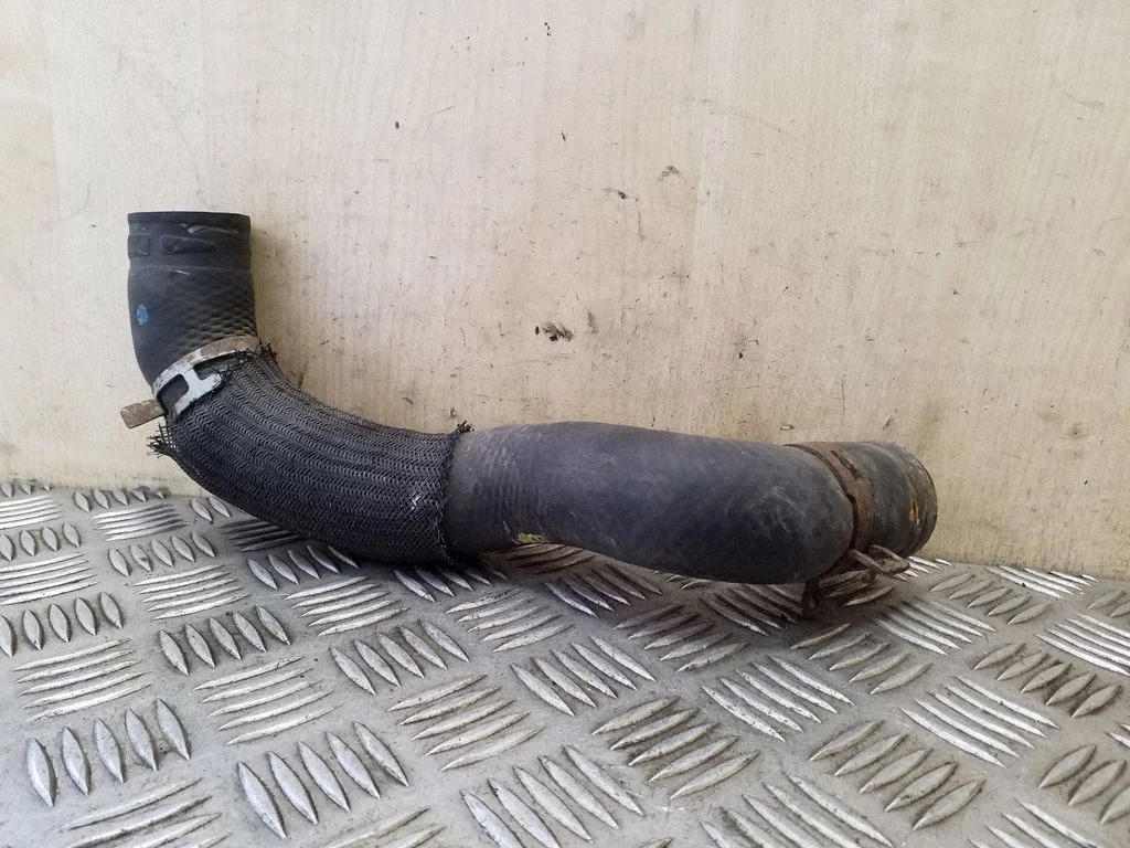 Engine coolant pipe/hose