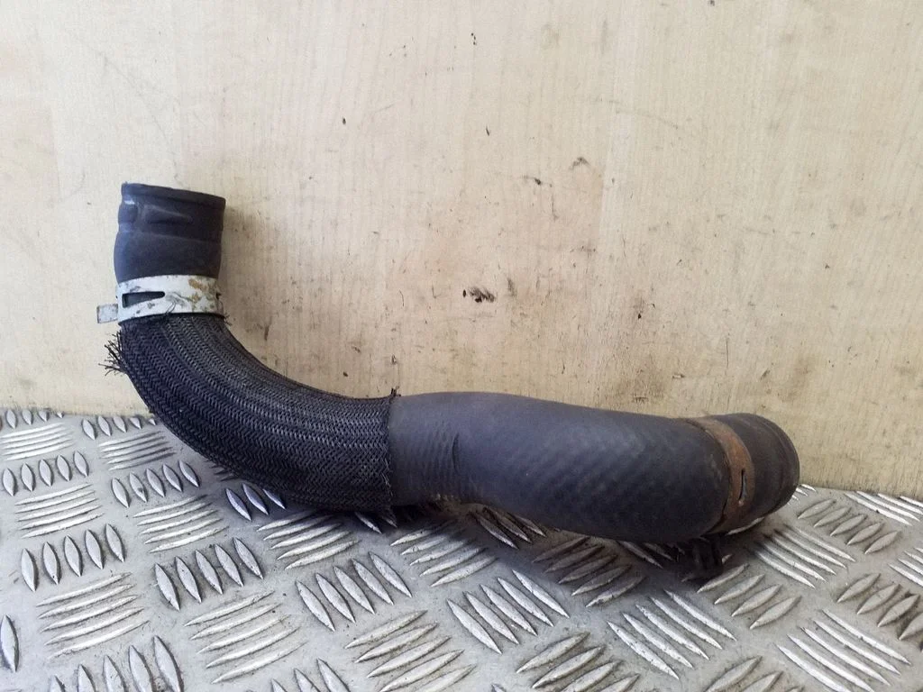 Engine coolant pipe/hose