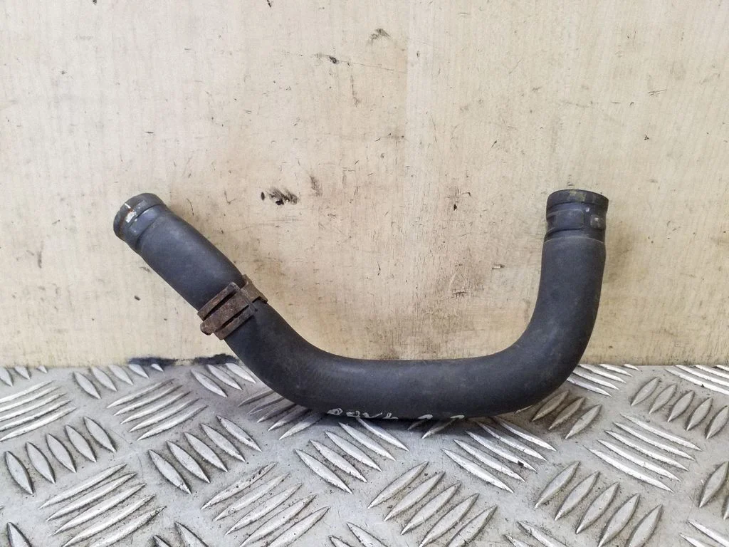 Engine coolant pipe/hose