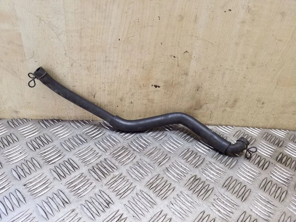 Engine coolant pipe/hose
