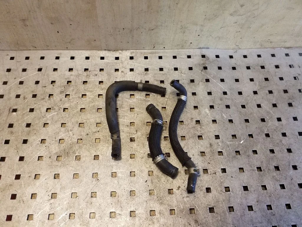 Engine coolant pipe/hose