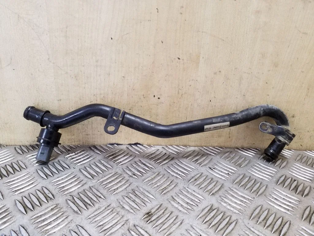 Engine coolant pipe/hose 5N0121065