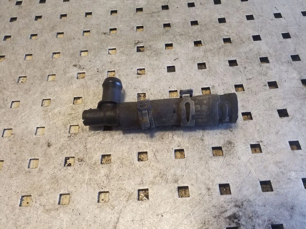 Engine coolant pipe/hose