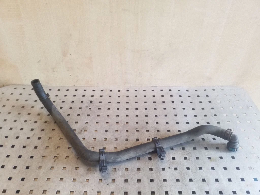 Engine coolant pipe/hose
