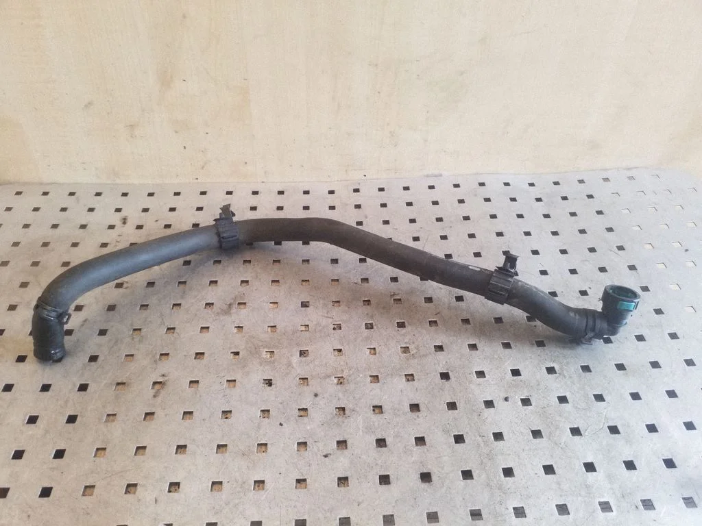 Engine coolant pipe/hose