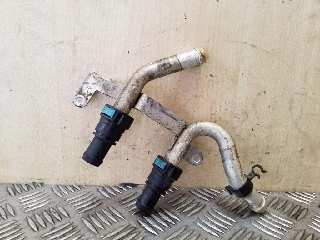 Engine coolant pipe/hose