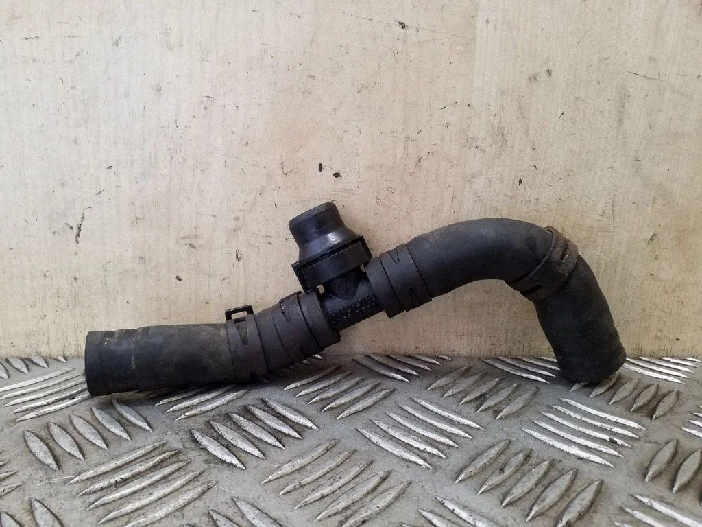 Engine coolant pipe/hose