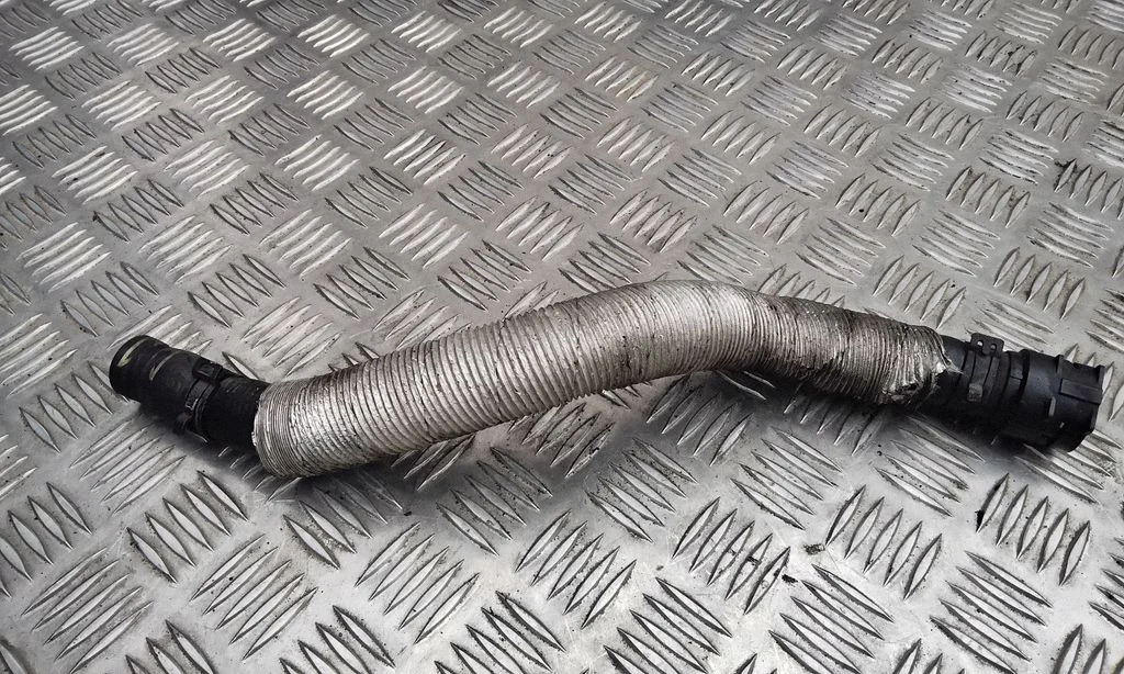 Engine coolant pipe/hose