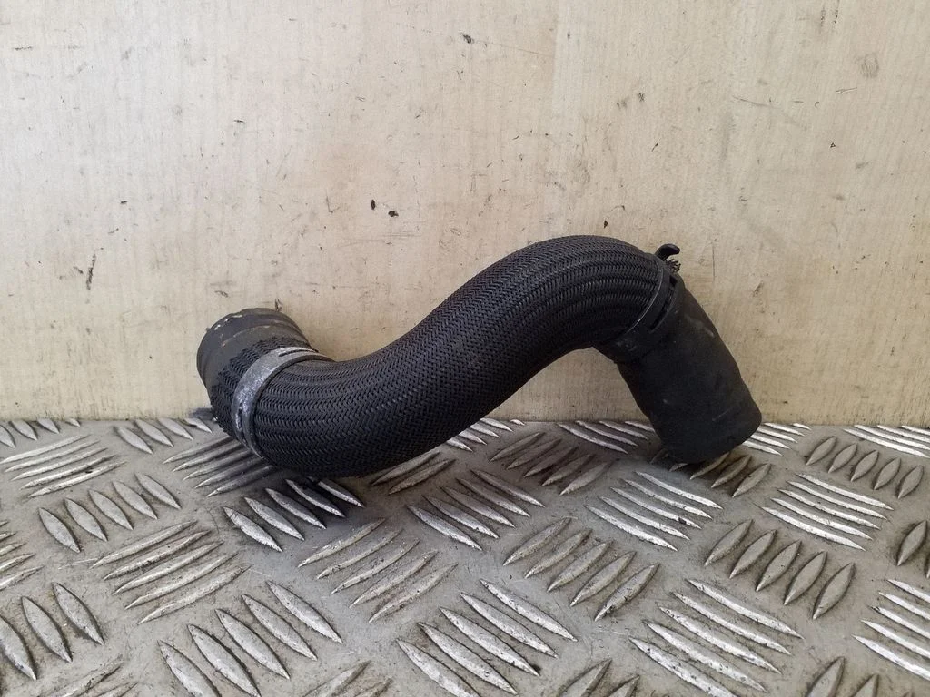 Engine coolant pipe/hose