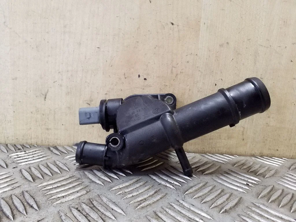 Engine coolant pipe/hose 03L121132