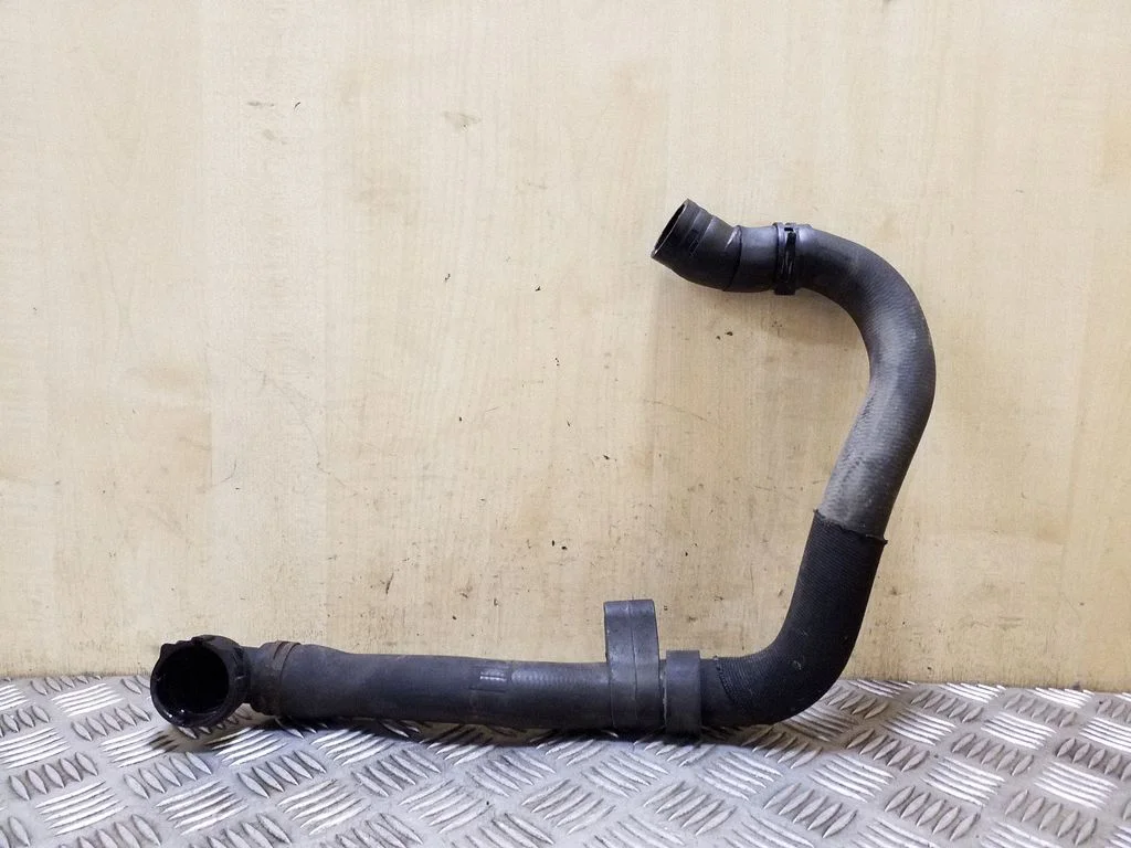 Engine coolant pipe/hose