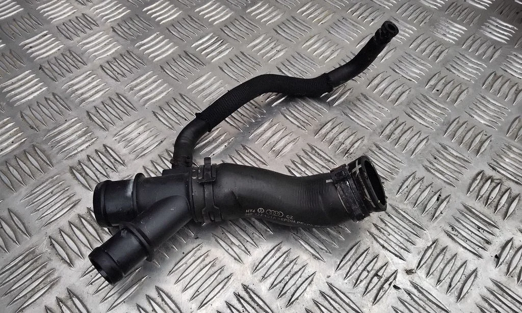 Engine coolant pipe/hose 06F122101A