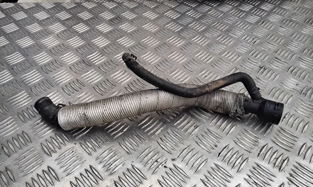Engine coolant pipe/hose