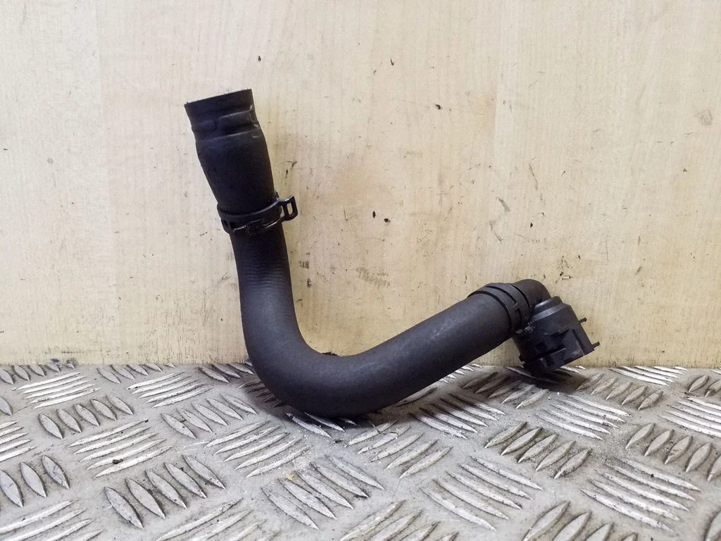 Engine coolant pipe/hose