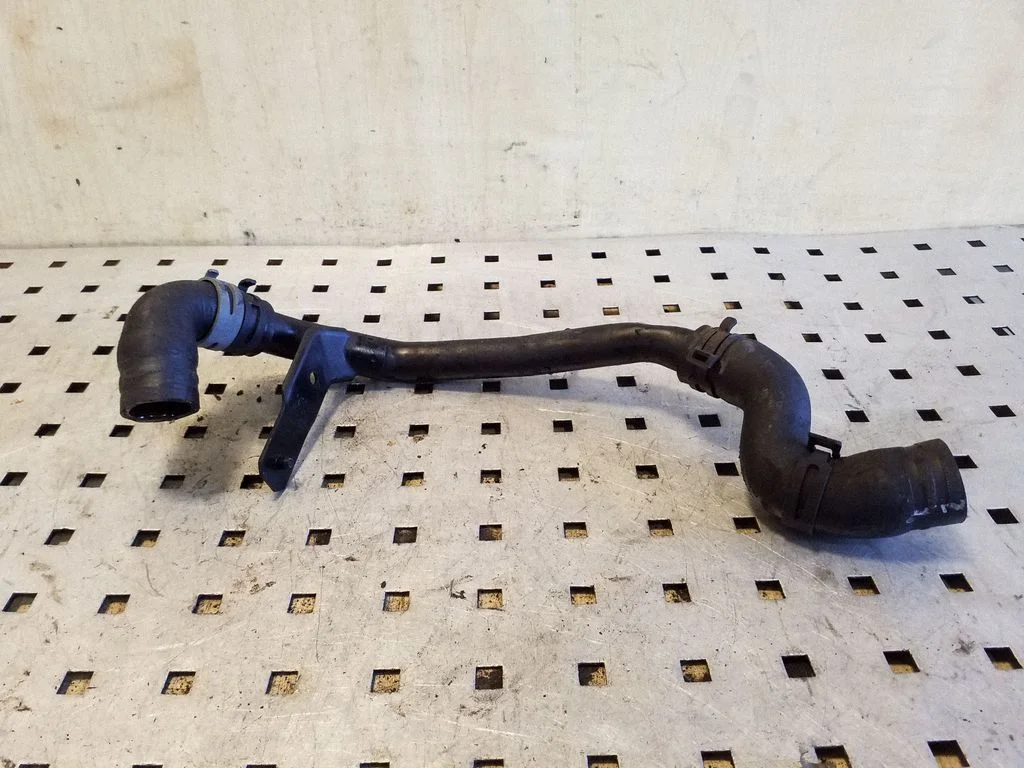 Engine coolant pipe/hose