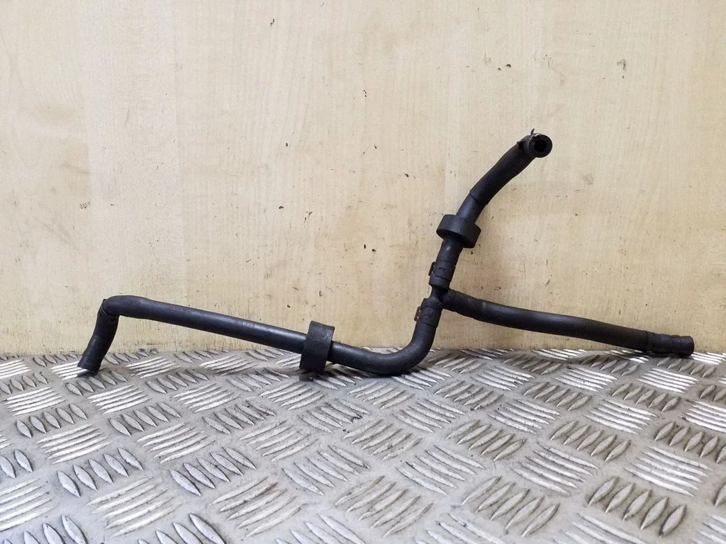 Engine coolant pipe/hose