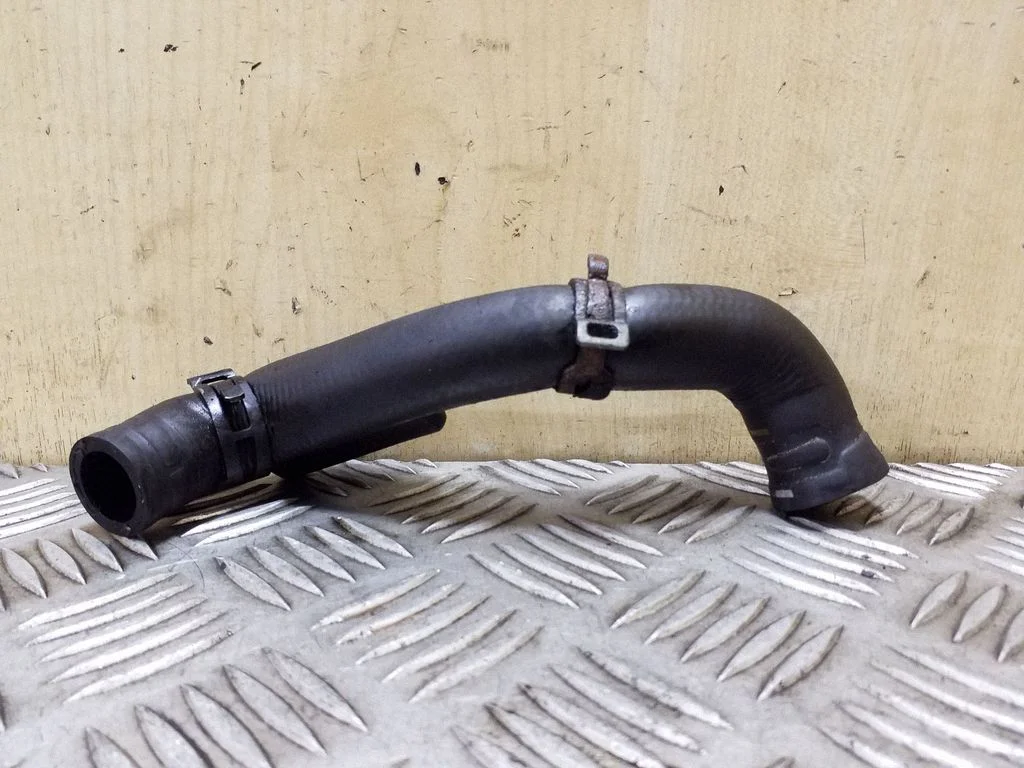 Engine coolant pipe/hose