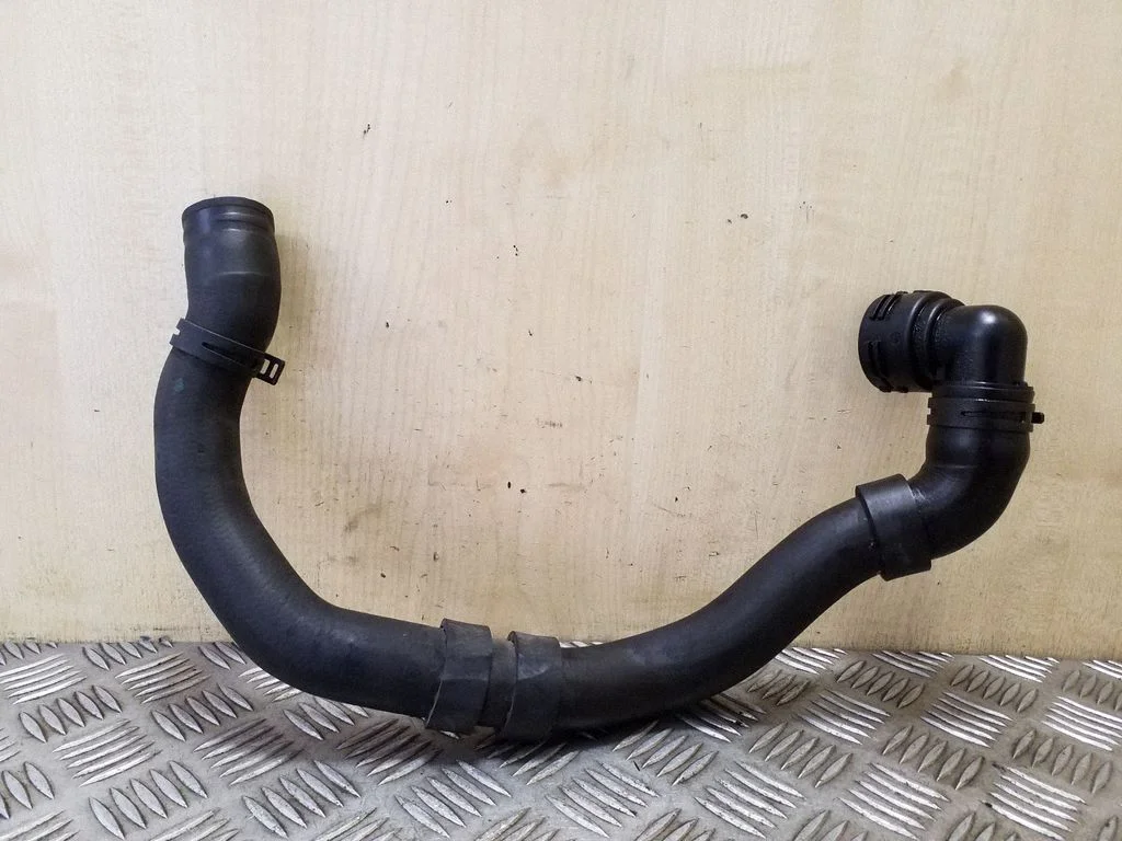 Engine coolant pipe/hose