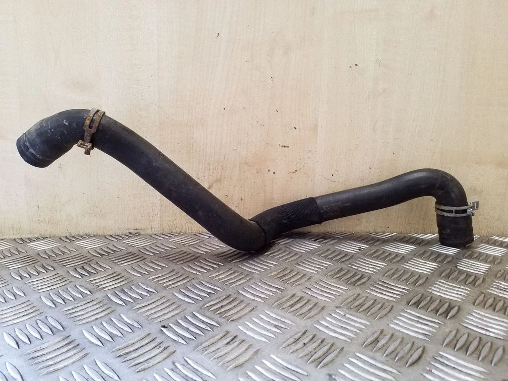 Engine coolant pipe/hose 8V618260BC