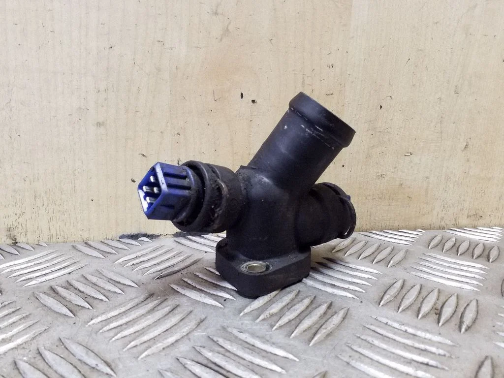 Engine coolant pipe/hose 074121132