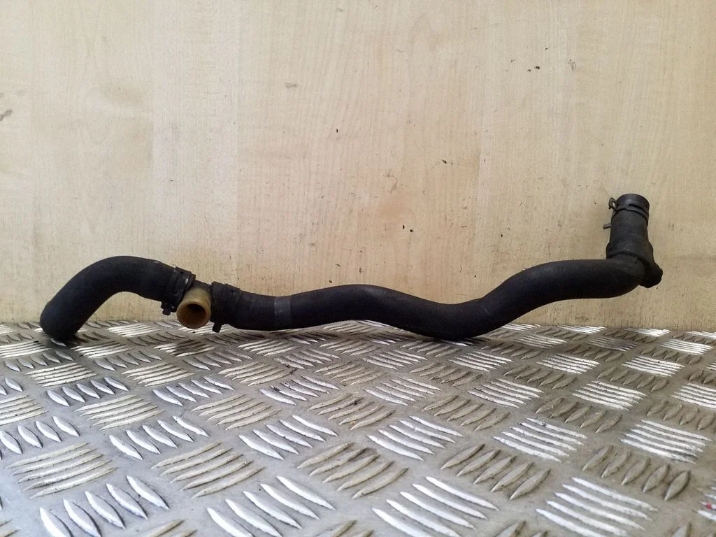 Engine coolant pipe/hose