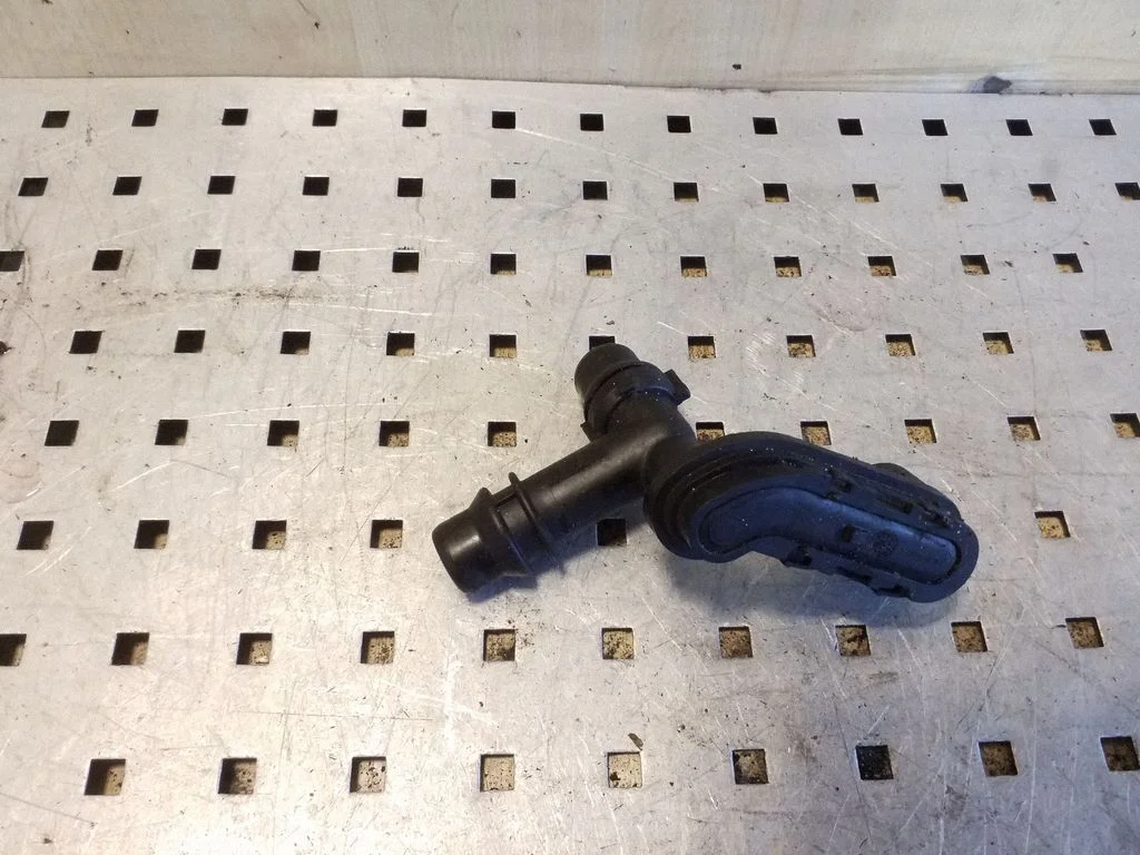 Engine coolant pipe/hose 1438820