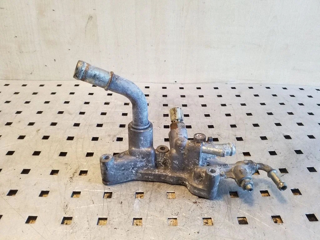 Engine coolant pipe/hose